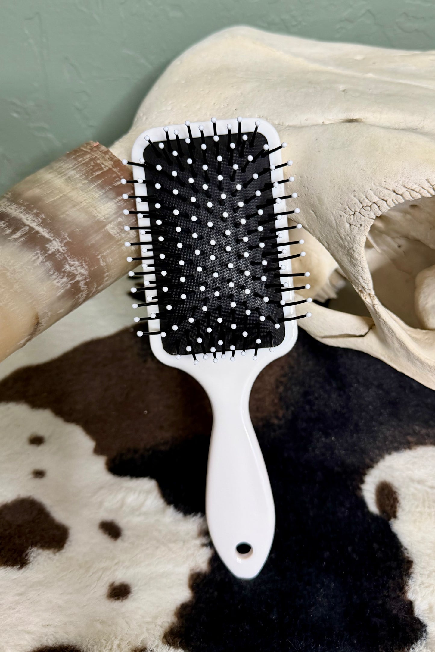 Chestnut Cow Print Long Handle Air Cushion Comb